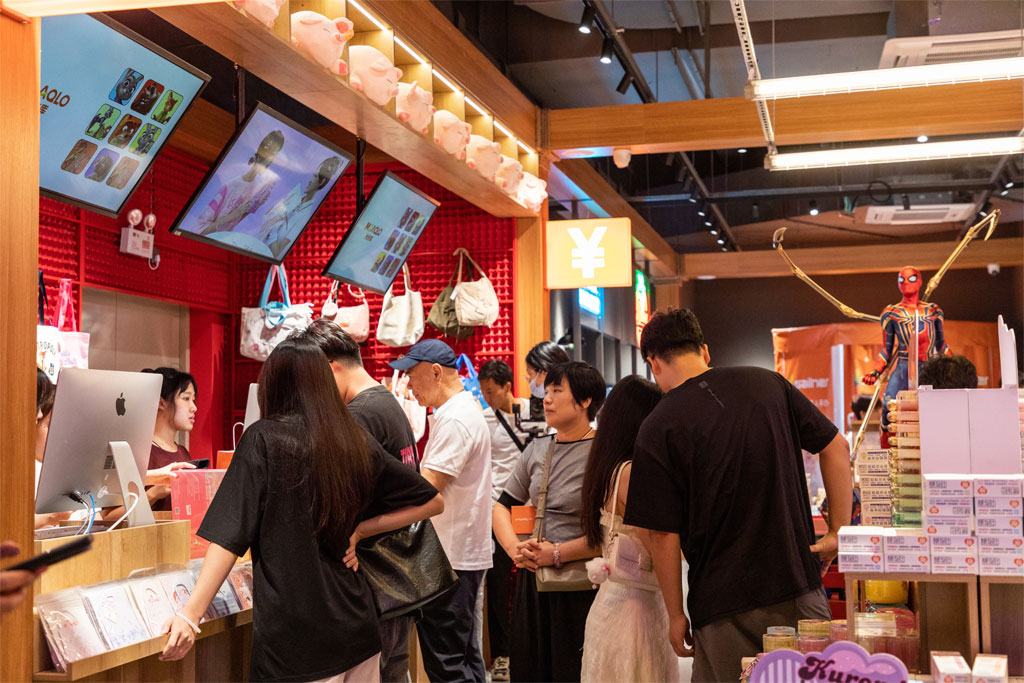 MCAQLO Store Interior